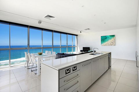 ULTIQA Air On Broadbeach - Sunshine Coast Guide 1