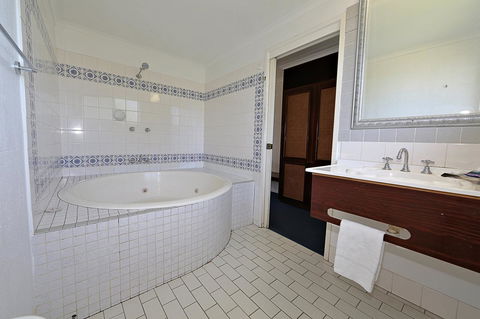 Alexandra Park Motor Inn - Sunshine Coast Guide 25
