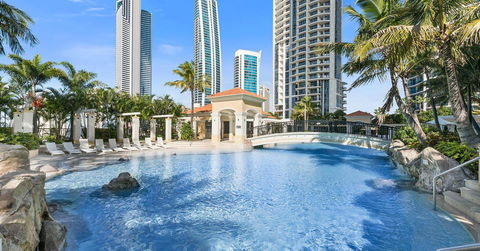 Towers Of Chevron - Private Apartment - Sunshine Coast Guide 9