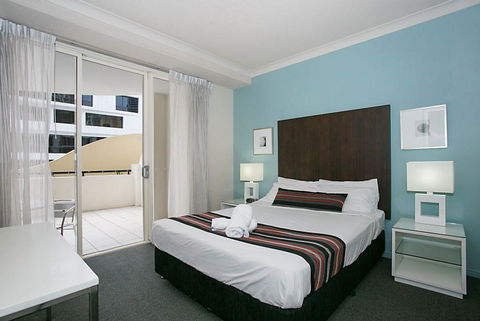 Towers Of Chevron - Private Apartment - Sunshine Coast Guide 1