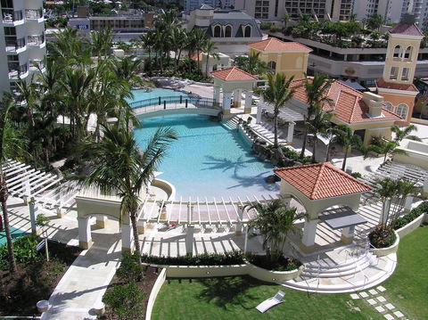 Towers Of Chevron - Private Apartment - Sunshine Coast Guide 8