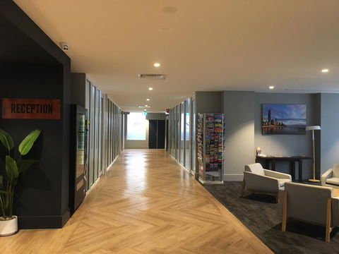 Woodroffe Hotel - Sunshine Coast Guide 6