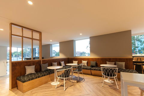 Woodroffe Hotel - Sunshine Coast Guide 25