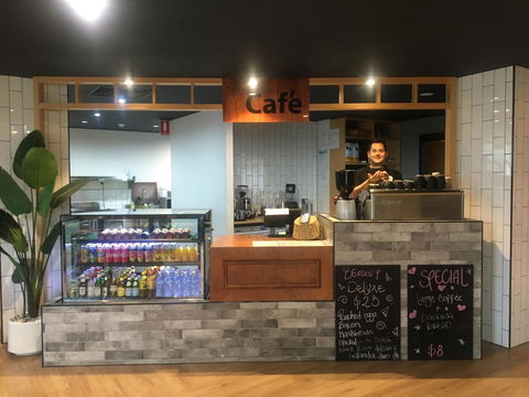 Woodroffe Hotel - Sunshine Coast Guide 3