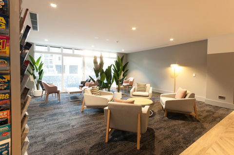 Woodroffe Hotel - Sunshine Coast Guide 26