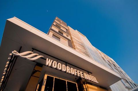 Woodroffe Hotel - Sunshine Coast Guide 19