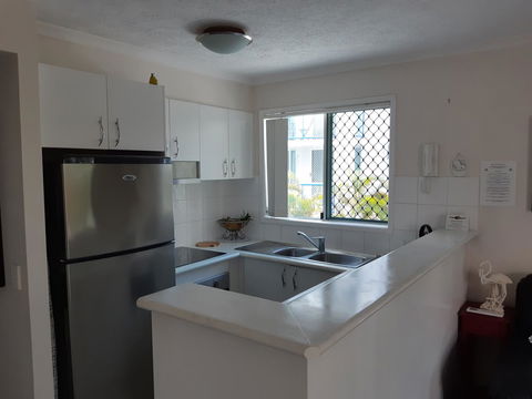 Surfers Beach Resort One - Sunshine Coast Guide 8