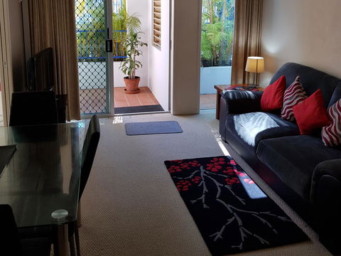 Surfers Beach Resort One - Sunshine Coast Guide 17