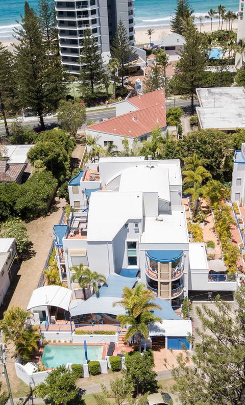 Surfers Beach Resort One - Sunshine Coast Guide 33