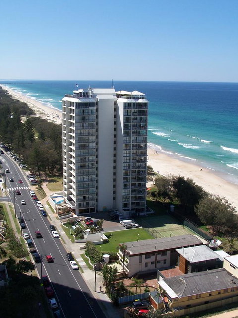 Golden Sands On The Beach - Absolute Beachfront Apartments - Sunshine Coast Guide 13