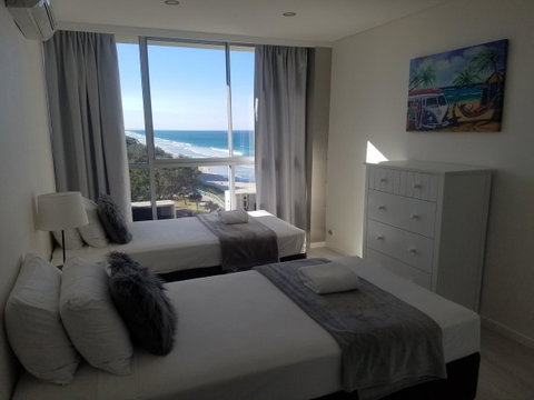 Golden Sands On The Beach - Absolute Beachfront Apartments - Sunshine Coast Guide 41