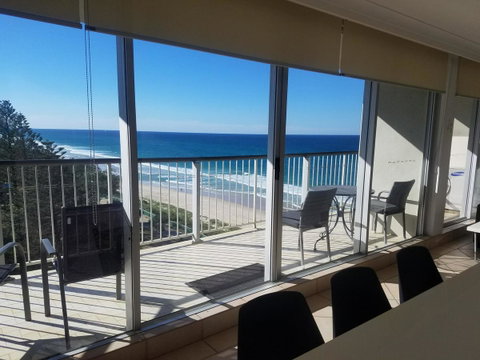 Golden Sands On The Beach - Absolute Beachfront Apartments - Sunshine Coast Guide 32