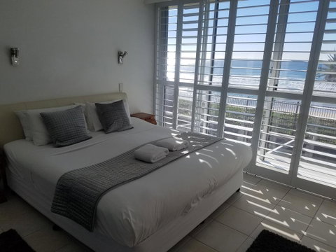 Golden Sands On The Beach - Absolute Beachfront Apartments - Sunshine Coast Guide 30
