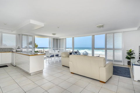 Golden Sands On The Beach - Absolute Beachfront Apartments - Sunshine Coast Guide 2