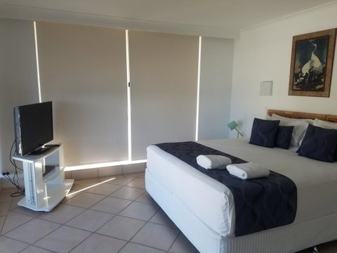 Golden Sands On The Beach - Absolute Beachfront Apartments - Sunshine Coast Guide 33