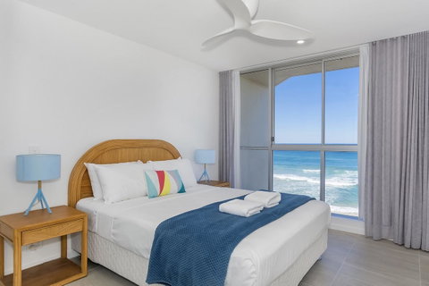 Golden Sands On The Beach - Absolute Beachfront Apartments - Sunshine Coast Guide 17