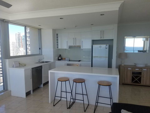 Golden Sands On The Beach - Absolute Beachfront Apartments - Sunshine Coast Guide 22