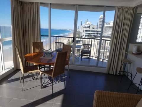 Golden Sands On The Beach - Absolute Beachfront Apartments - Sunshine Coast Guide 28
