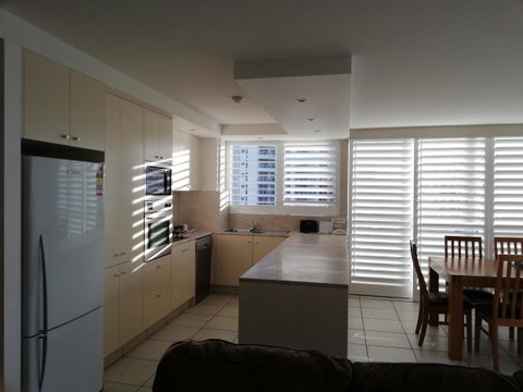 Golden Sands On The Beach - Absolute Beachfront Apartments - Sunshine Coast Guide 36
