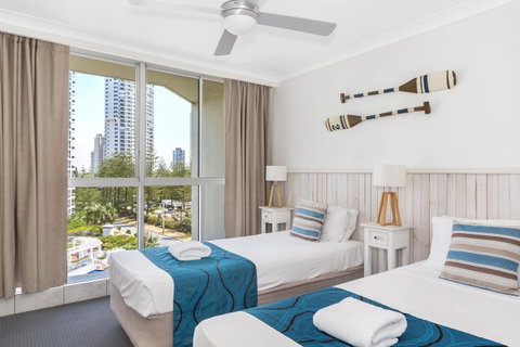 Golden Sands On The Beach - Absolute Beachfront Apartments - Sunshine Coast Guide 9