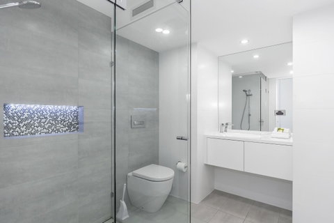 Golden Sands On The Beach - Absolute Beachfront Apartments - Sunshine Coast Guide 4