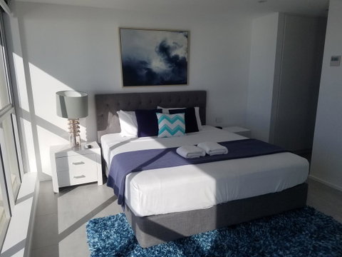 Golden Sands On The Beach - Absolute Beachfront Apartments - Sunshine Coast Guide 11