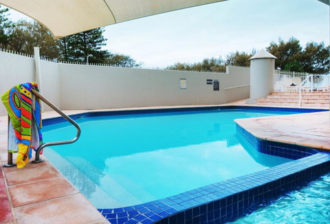 Golden Sands On The Beach - Absolute Beachfront Apartments - Sunshine Coast Guide 14