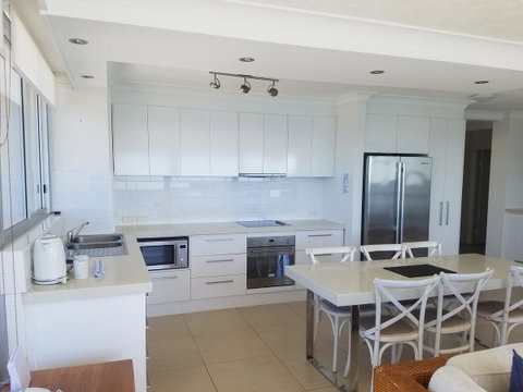 Golden Sands On The Beach - Absolute Beachfront Apartments - Sunshine Coast Guide 38