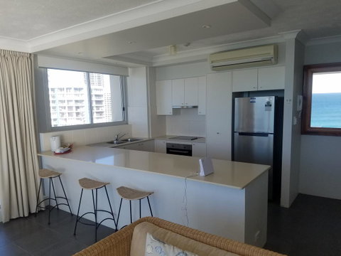 Golden Sands On The Beach - Absolute Beachfront Apartments - Sunshine Coast Guide 24
