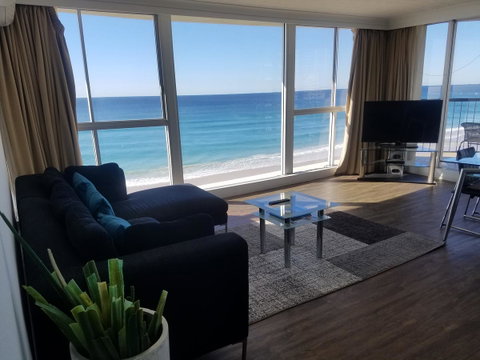 Golden Sands On The Beach - Absolute Beachfront Apartments - Sunshine Coast Guide 40