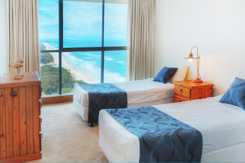 Golden Sands On The Beach - Absolute Beachfront Apartments - Sunshine Coast Guide 18