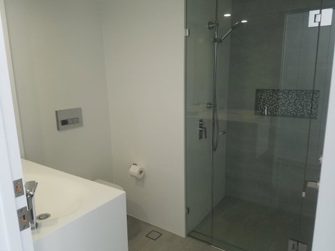 Golden Sands On The Beach - Absolute Beachfront Apartments - Sunshine Coast Guide 10