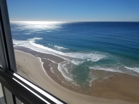 Golden Sands On The Beach - Absolute Beachfront Apartments - Sunshine Coast Guide 15