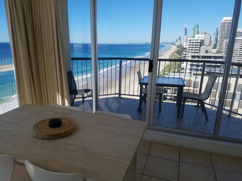Golden Sands On The Beach - Absolute Beachfront Apartments - Sunshine Coast Guide 39