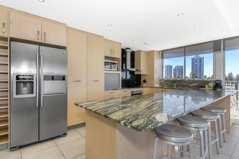 Golden Sands On The Beach - Absolute Beachfront Apartments - Sunshine Coast Guide 31