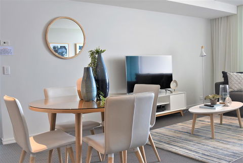 Gold Coast Private Apartments - H Residences, Surfers Paradise - Sunshine Coast Guide 8