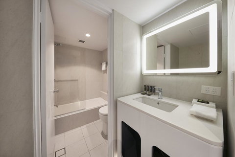 Novotel Surfers Paradise - Sunshine Coast Guide 13