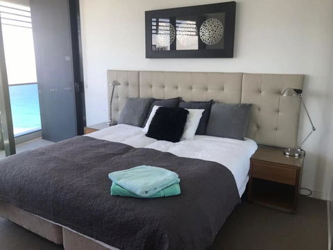Luxury 3 Bedroom In Heart Of Broadbeach - Sunshine Coast Guide 20