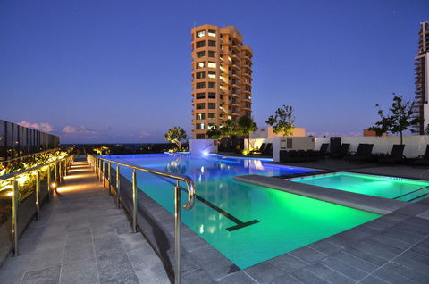 Luxury 3 Bedroom In Heart Of Broadbeach - Sunshine Coast Guide 11