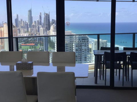 Luxury 3 Bedroom In Heart Of Broadbeach - Sunshine Coast Guide 12