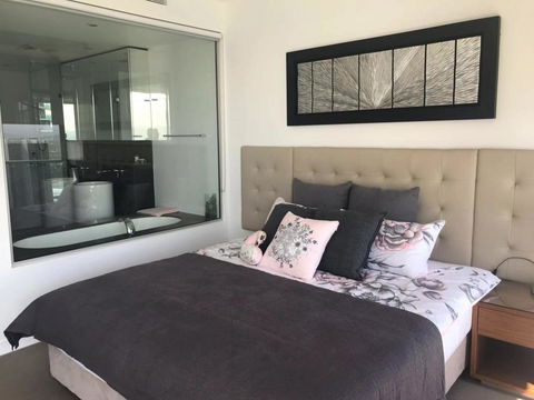 Luxury 3 Bedroom In Heart Of Broadbeach - Sunshine Coast Guide 16