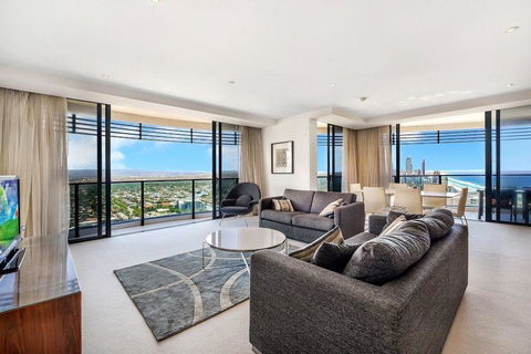 Luxury 3 Bedroom In Heart Of Broadbeach - Sunshine Coast Guide 0