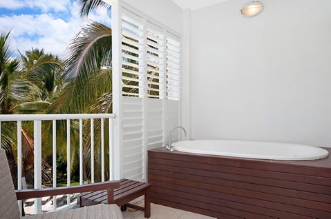 5231 BEACH CLUB PENTHOUSE - Sunshine Coast Guide 5