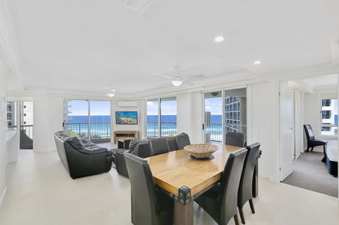 Moroccan Resort - HR Surfers Paradise - Sunshine Coast Guide 12