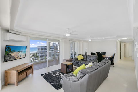 Moroccan Resort - HR Surfers Paradise - Sunshine Coast Guide 10