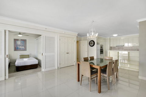 Moroccan Resort - HR Surfers Paradise - Sunshine Coast Guide 32