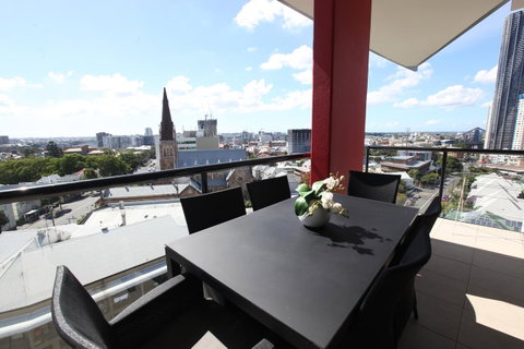 Tribeca Apartments - Sunshine Coast Guide 7