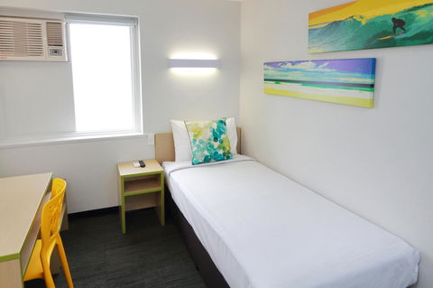 Palm Beach Hotel - Sunshine Coast Guide 16
