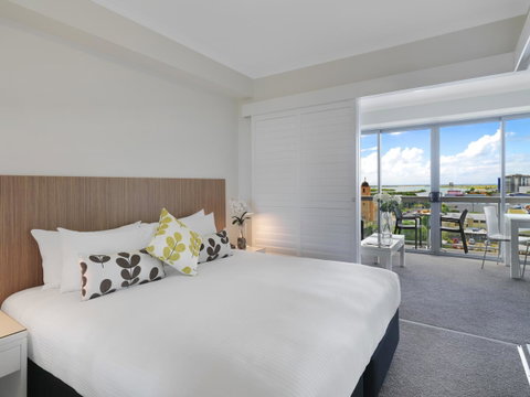 Oaks Mackay Rivermarque Hotel - Sunshine Coast Guide 2