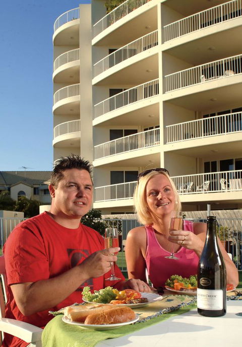 Fairways Golf & Beach Retreat Bribie Island - Sunshine Coast Guide 11